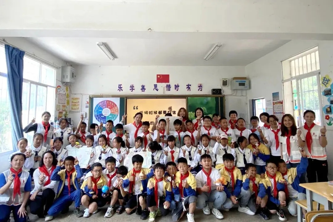 专心前行，，，，，，，，筑梦远航 | 雪莱特希望小学云南助学运动